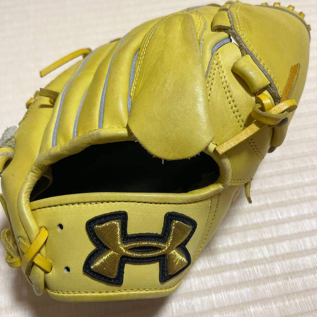 美品　アンダーアーマー　軟式　グローブ　黄色　イエロー　大人　③ 希少