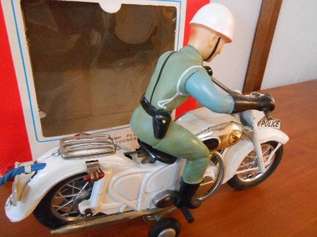 ★ 希少 BCバンダイ 白バイ 大型バイク ブリキ ホンダ メグロ