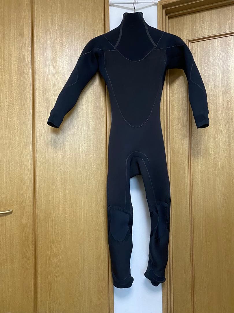 ★ブーツ付で暖か‼︎【O’Neill 】のメンズ用３ｍｍソフトドライスーツ