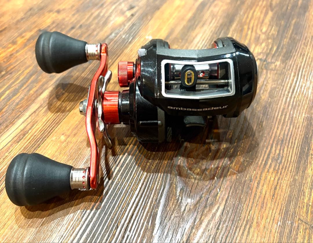 アブ　ビッグシューター右Abu Garcia Revo Big Shooter