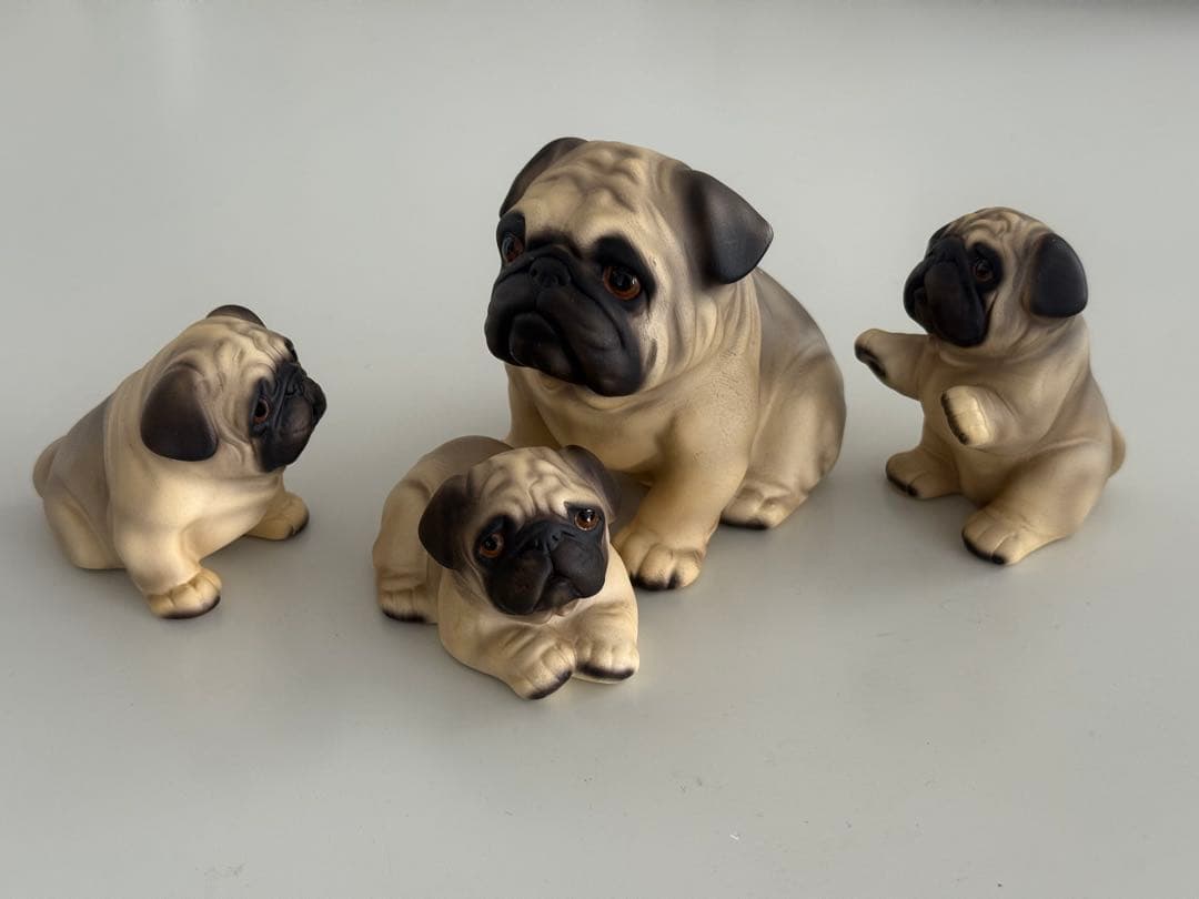 【イタリア　ドマン製】パグ フィギュリン 親子4体セット　陶器　置物Demain