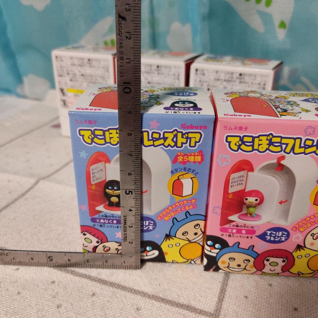 でこぼこフレンズ　カバヤ　フィギュア　ミニチュア