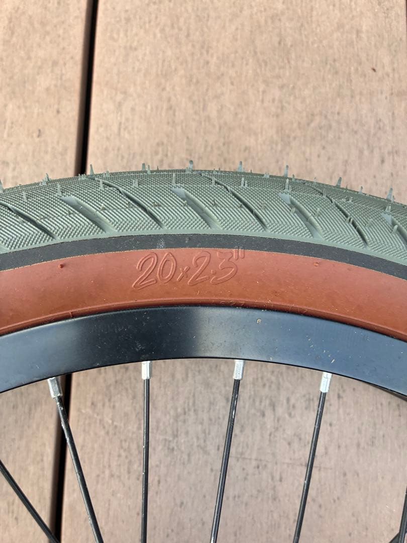 BMX用　タイヤ　20✖️2.3\" タイヤSHADOW ホイールODYSSEY