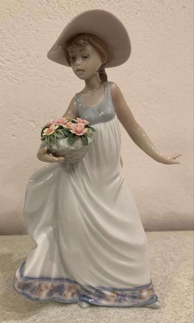 LLADRO 花かごと女性　置物 リヤドロ