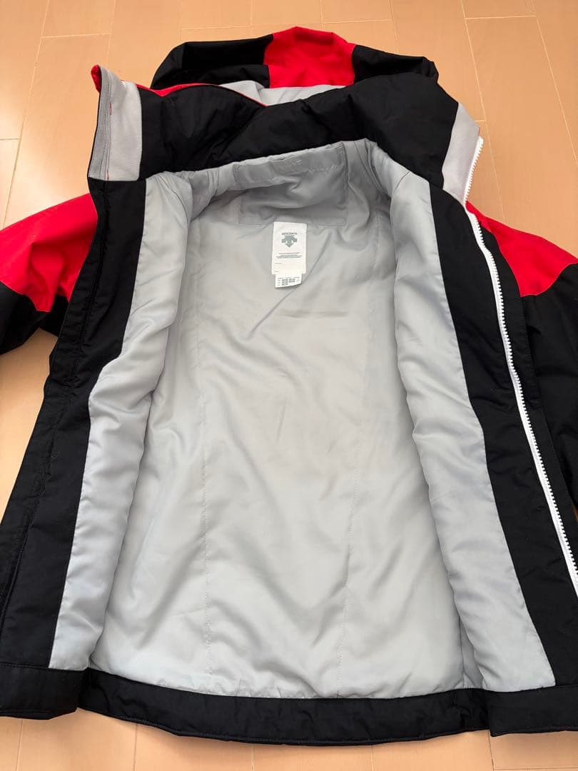 美品 デサント ジュニア スキーウェア 上下セット ブラック レッド 150cm