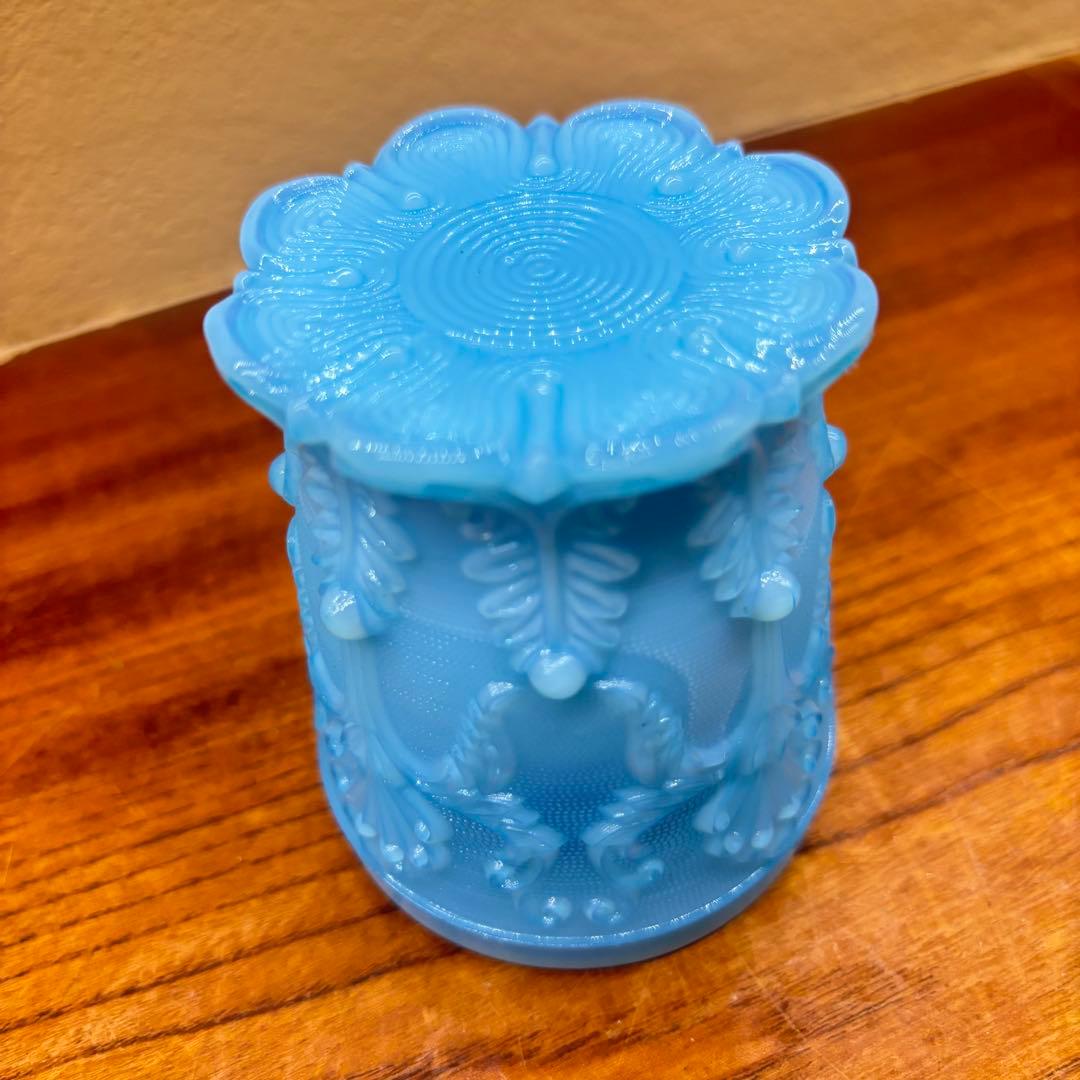 バカラ　洋食器　アメリカン雑貨　骨董品　乳白色 レトロガラス　オールドバカラ