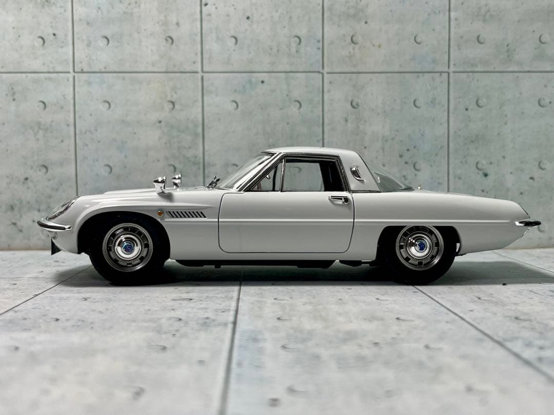 ハセガワ1/24 マツダ　コスモスポーツ 完成品