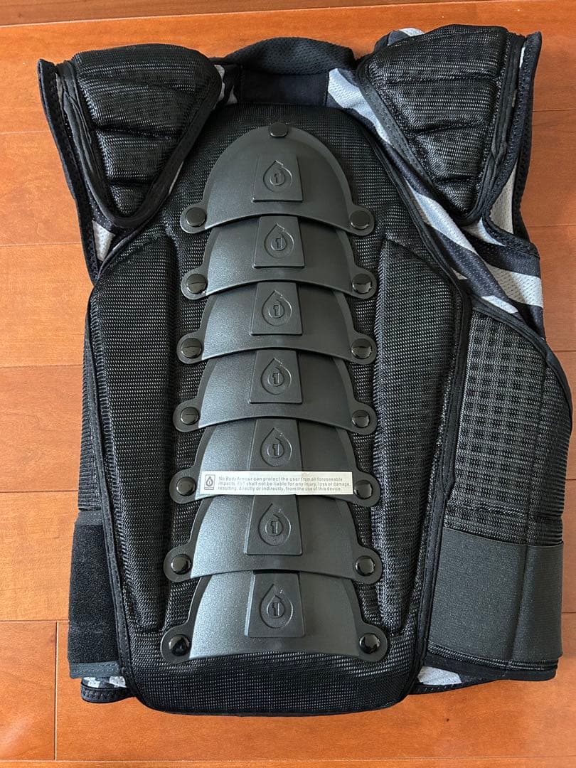 新品未使用 SIXSIXONE プロテクター　ダウンヒル　DH