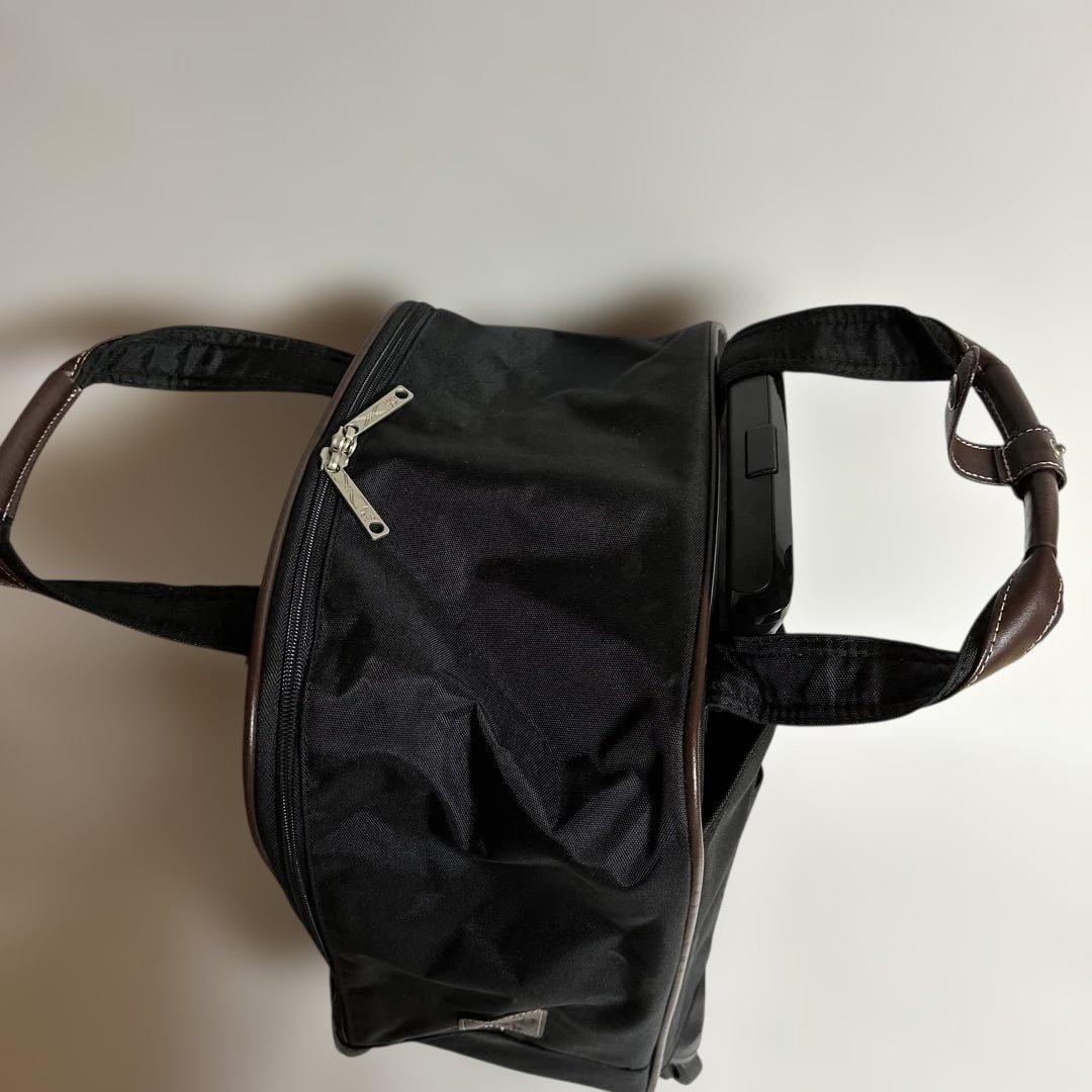 黒いナイロンキャリーカート