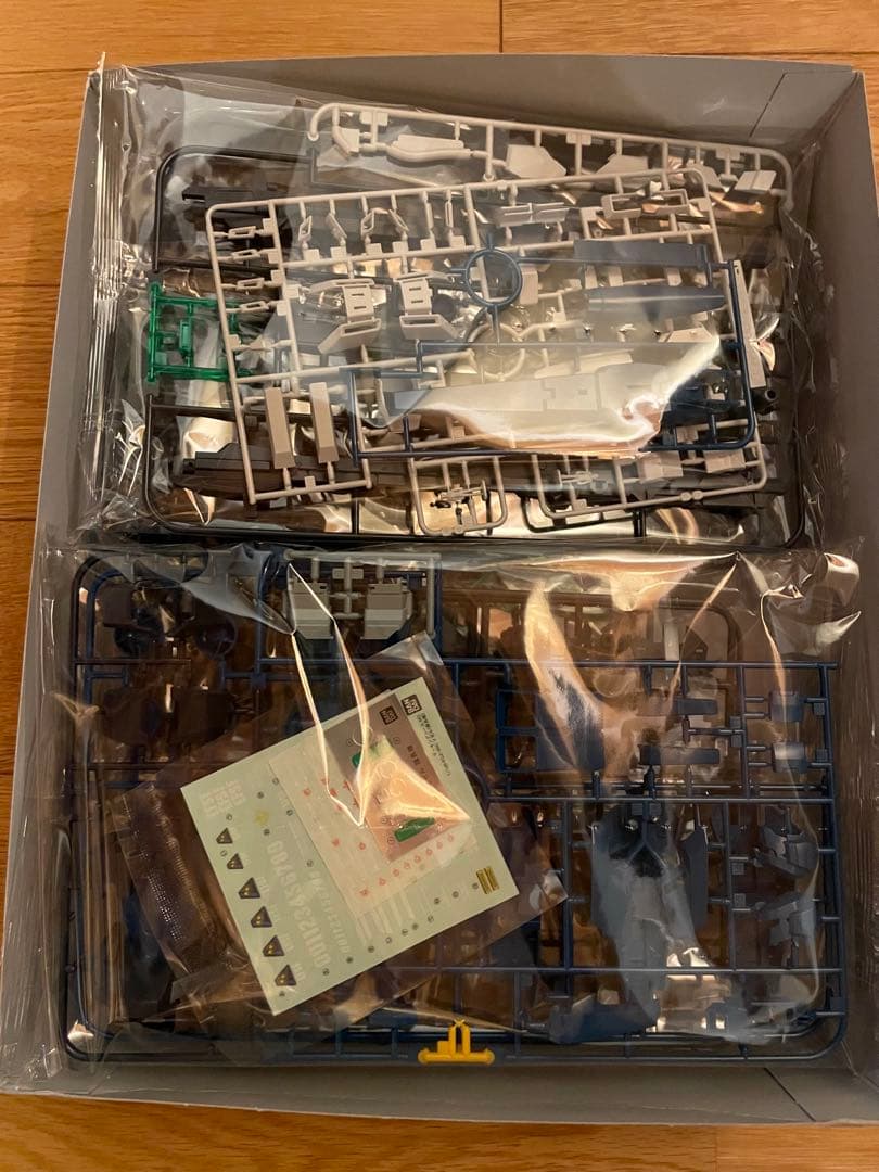 【新品】バンダイ MG 1/100 リゼル隊長機