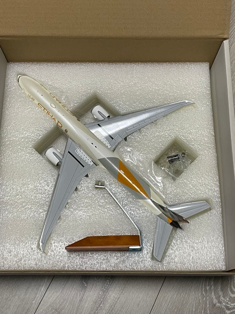 ETIHAD Boeing 777-300ER 1/200スケール