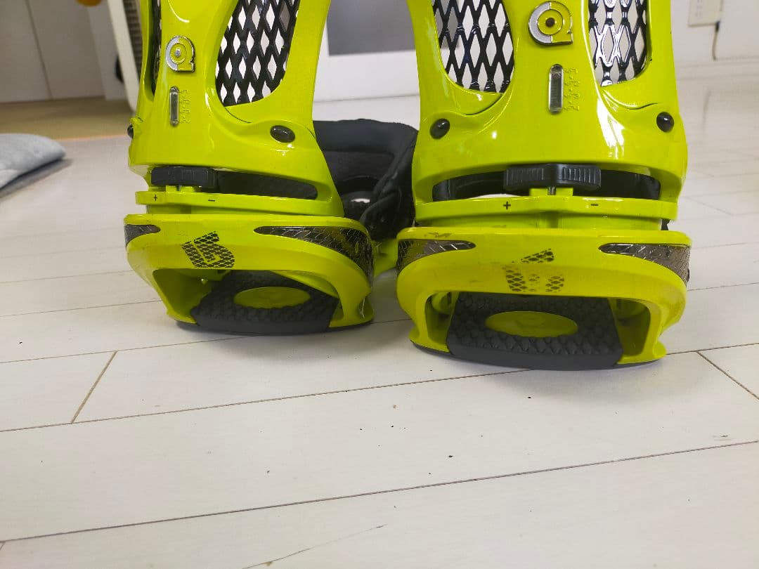 イエロースノーボードビンディング