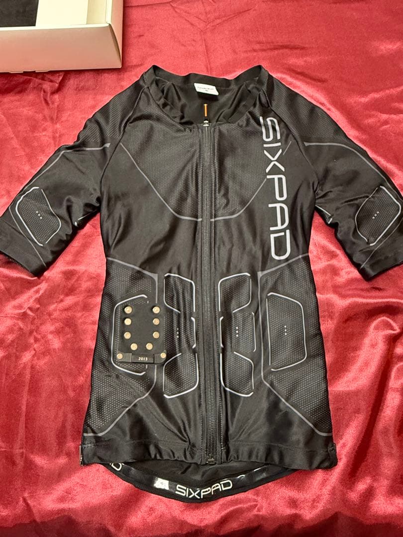 SIXPAD トレーニングシャツ＆パンツセット S/M綺麗な状態です！
