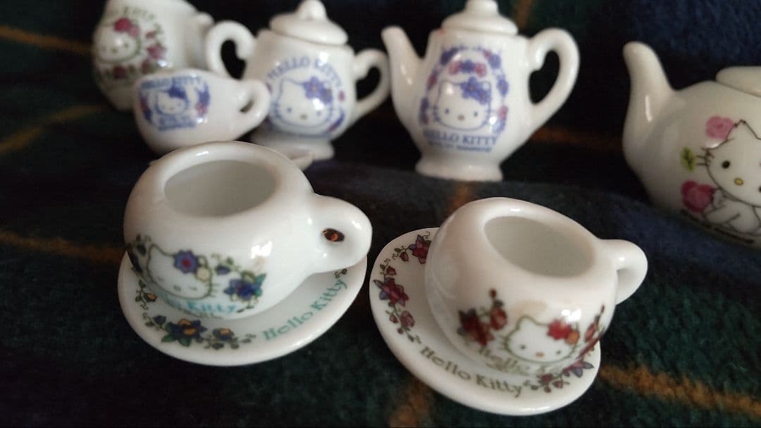 チャーミーキティ　ばらのティーセット　ミニチュア食器　ハローキティ サンリオ