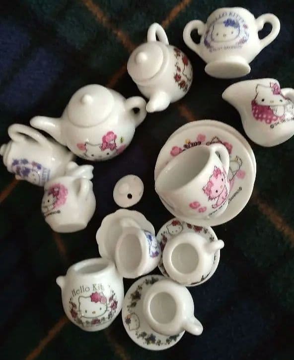 チャーミーキティ　ばらのティーセット　ミニチュア食器　ハローキティ サンリオ