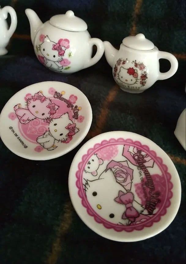 チャーミーキティ　ばらのティーセット　ミニチュア食器　ハローキティ サンリオ