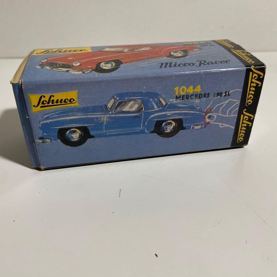 シュコー赤と白のクラシックミニカー