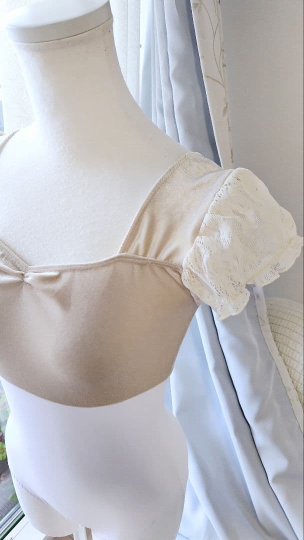 S～Mサイズ∕アイボリーベロアと薔薇の起毛レース袖の娘役レオタード白