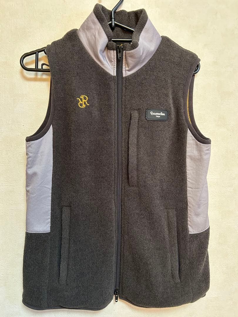 レザレクション ダークグレー フリースベスト レディース