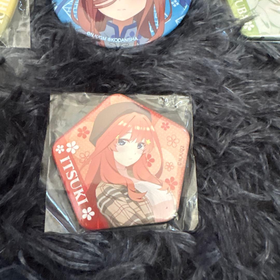 五等分の花嫁 フィギュアと缶バッジセット