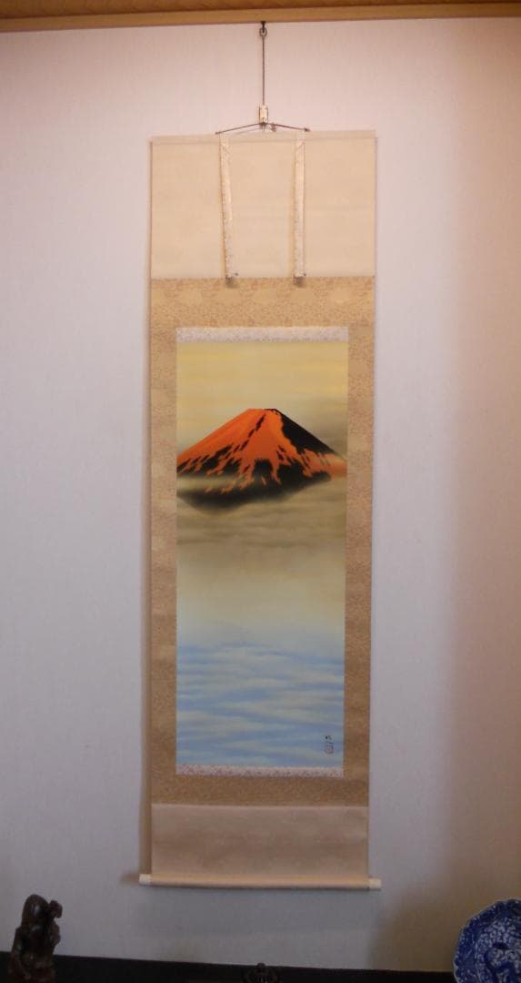 掛け軸 山田邦人 洋上紅富士 絹本 希少 軸装 茶道具 掛軸 美品 です。