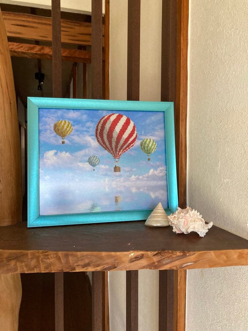 Hot air balloons over the sea ビーズ刺繍