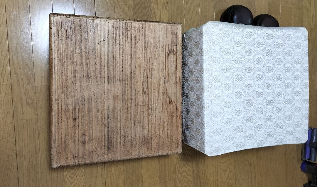 超高級碁盤　希少蛤碁石　購入80万円 新榧脚付き 碁盤柾目 重量約18.6kg