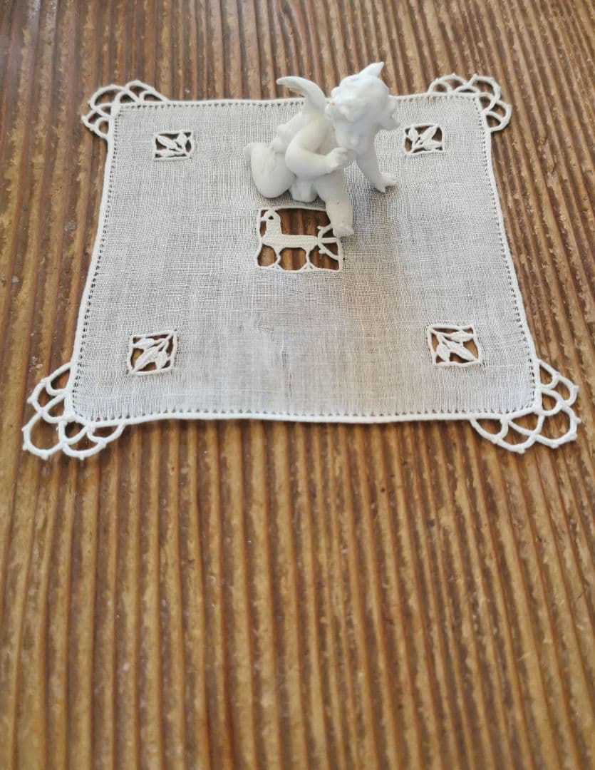 アンティーク レティシアレース刺繍 鳥と三つ葉のニードルワーク リネンドイリー