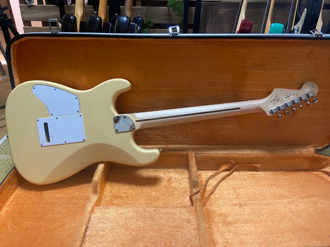 エレキギター　fender ストラトキャスター　MAMIモデル