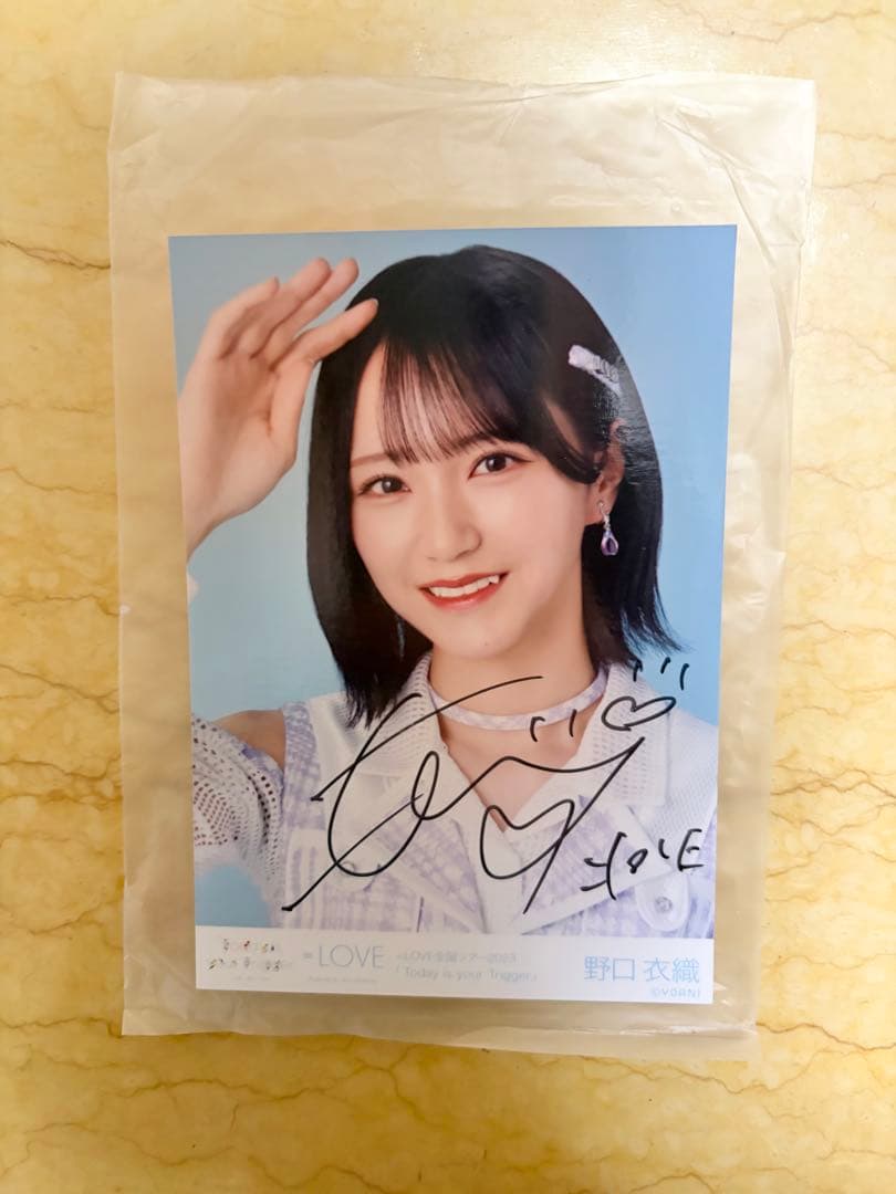 J*読様 野口衣織 サイン　生写真　直筆