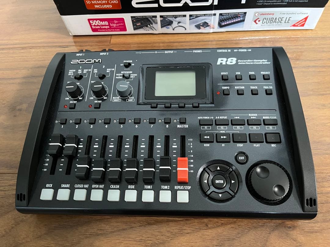 【美品】ZOOM R8 マルチトラックレコーダー オーディオインターフェース