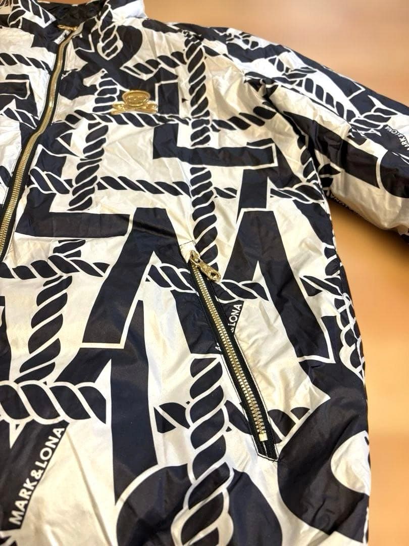 ◼️MARK&LONA◼️ロゴ入り中綿ジャケット48L美品白黒