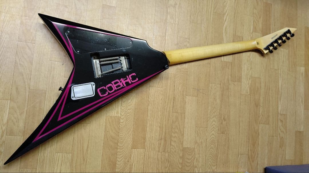 ギター Edwards E-Al-166 Alexi Pink Sawtooth