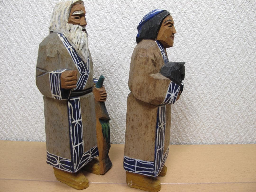 木彫り 農民美術 木端人形 アイヌ 夫婦 小熊 鮭　2体セット