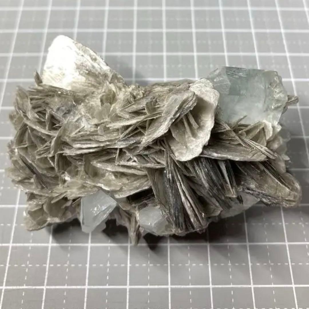 ナガール　アクアマリン　モスコバイト共生鉱　スカルドゥ