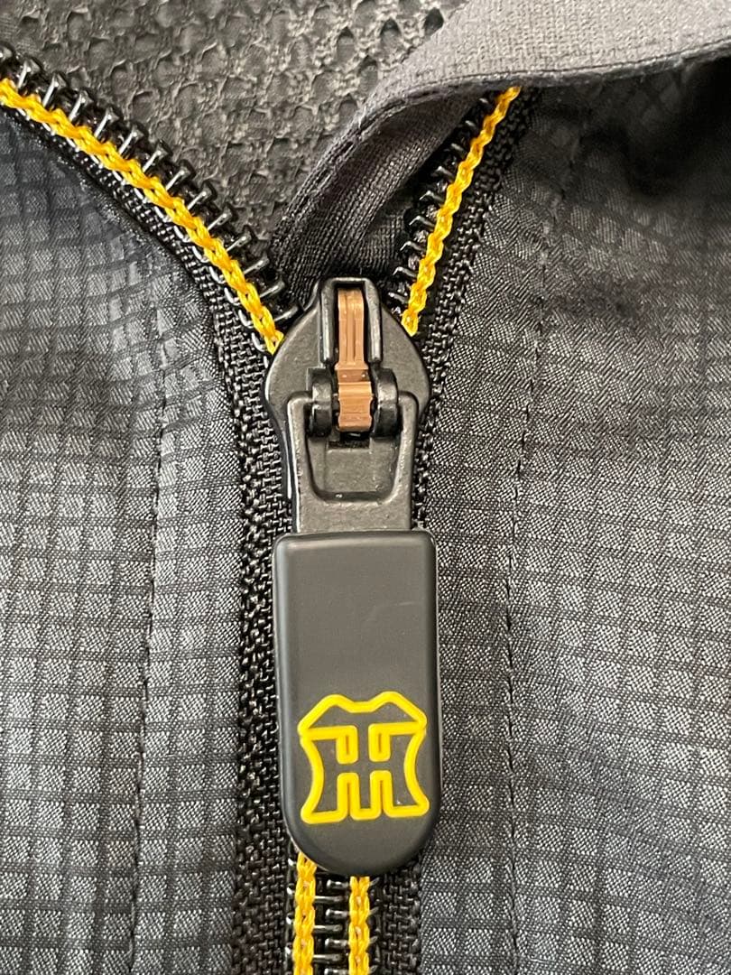 阪神タイガース　2010年グランドコート　ミズノ　サイズＯ(XL)黒