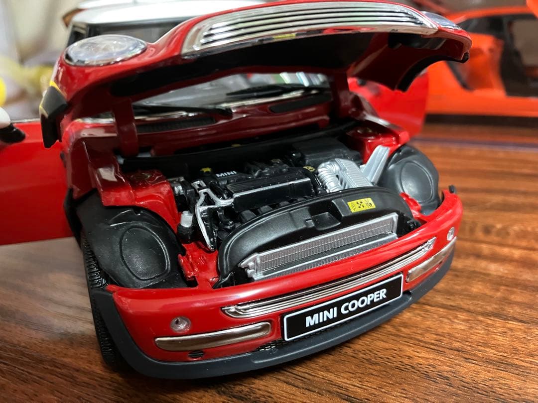 オートアート  MINI COOPER RED AUTOart 1/18