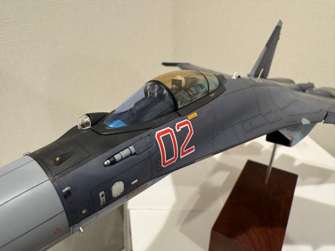SU-35S フランカーE 1/48 完成品 木製スタンド付き