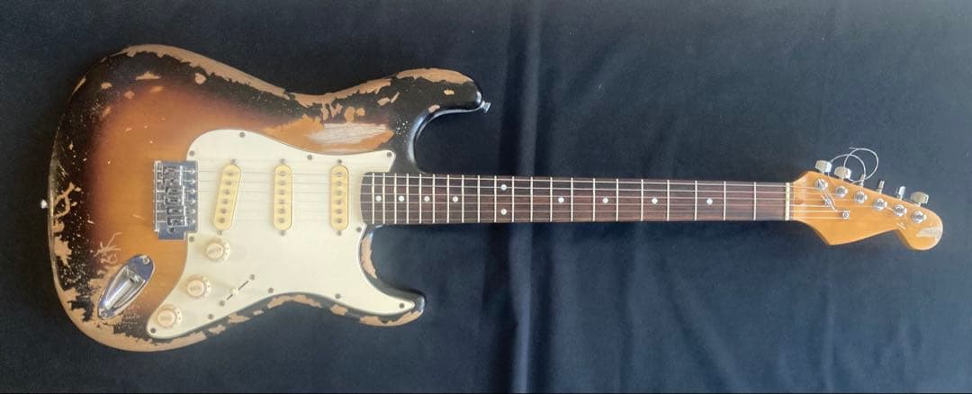 早い者勝ち　#13ストラトキャスタータイプ　ニトロセルロースラッカー塗装