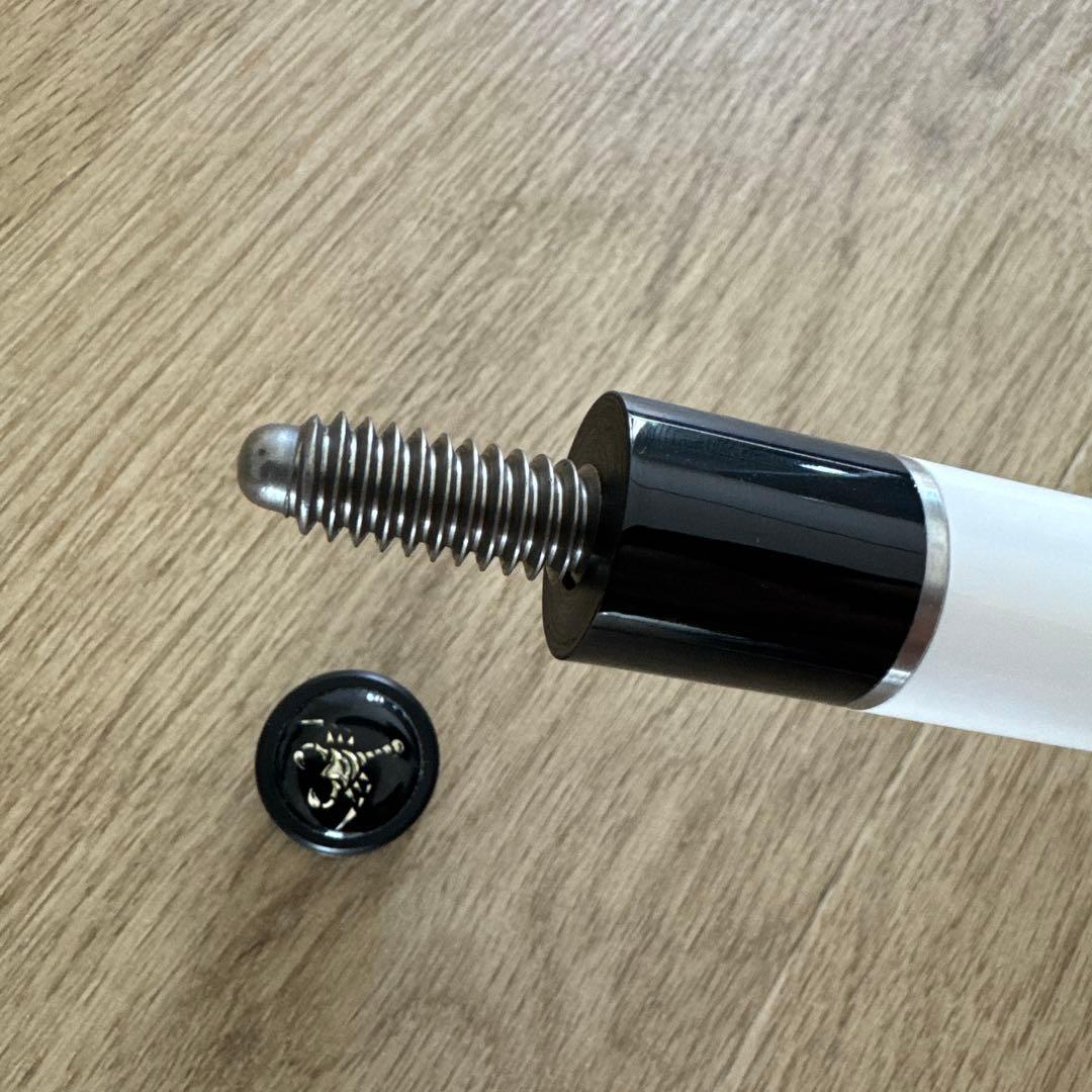 【良品】ビリヤード キュー Adamスコーピオン ロゴ入りキャップ&ケース付属