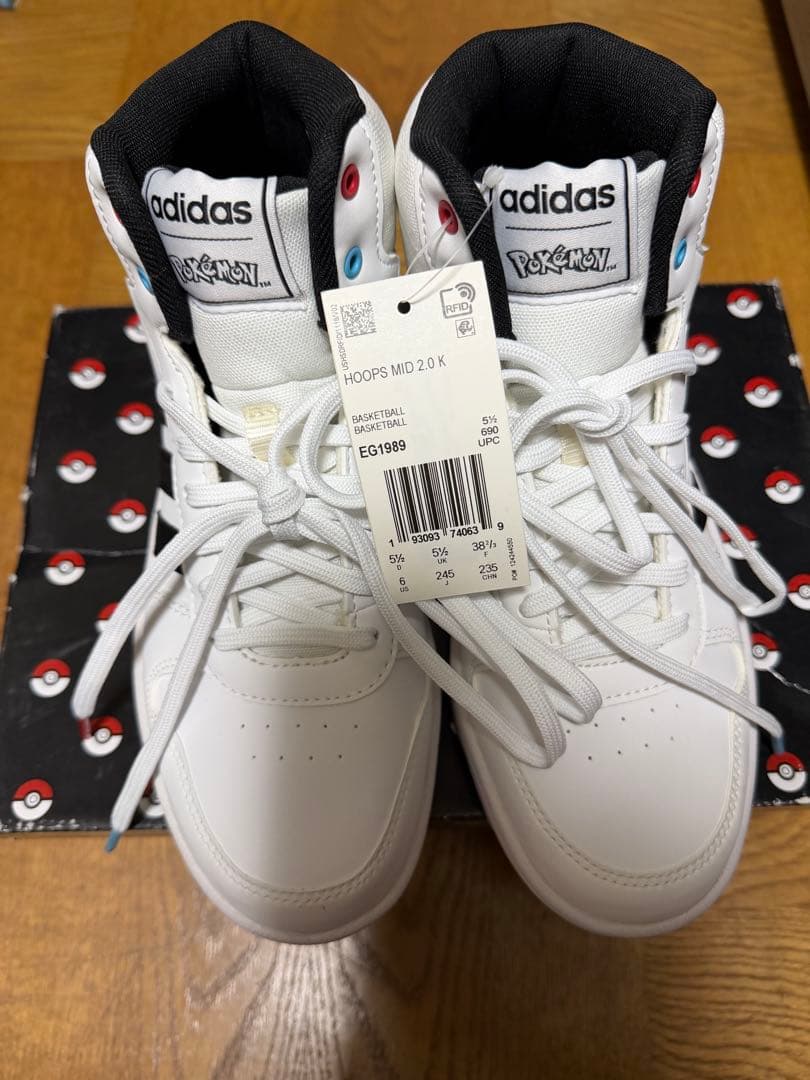 adidas　ポケモンコラボ　ハイカットスニーカー　24.5cm