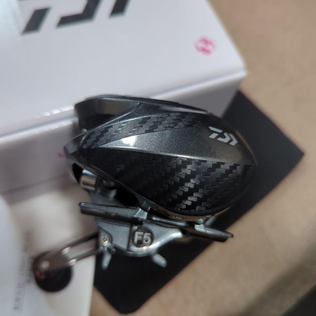 A*a様 Daiwa 紅牙 X IC 右ハンドル ベイトリール ほぼ新品です。