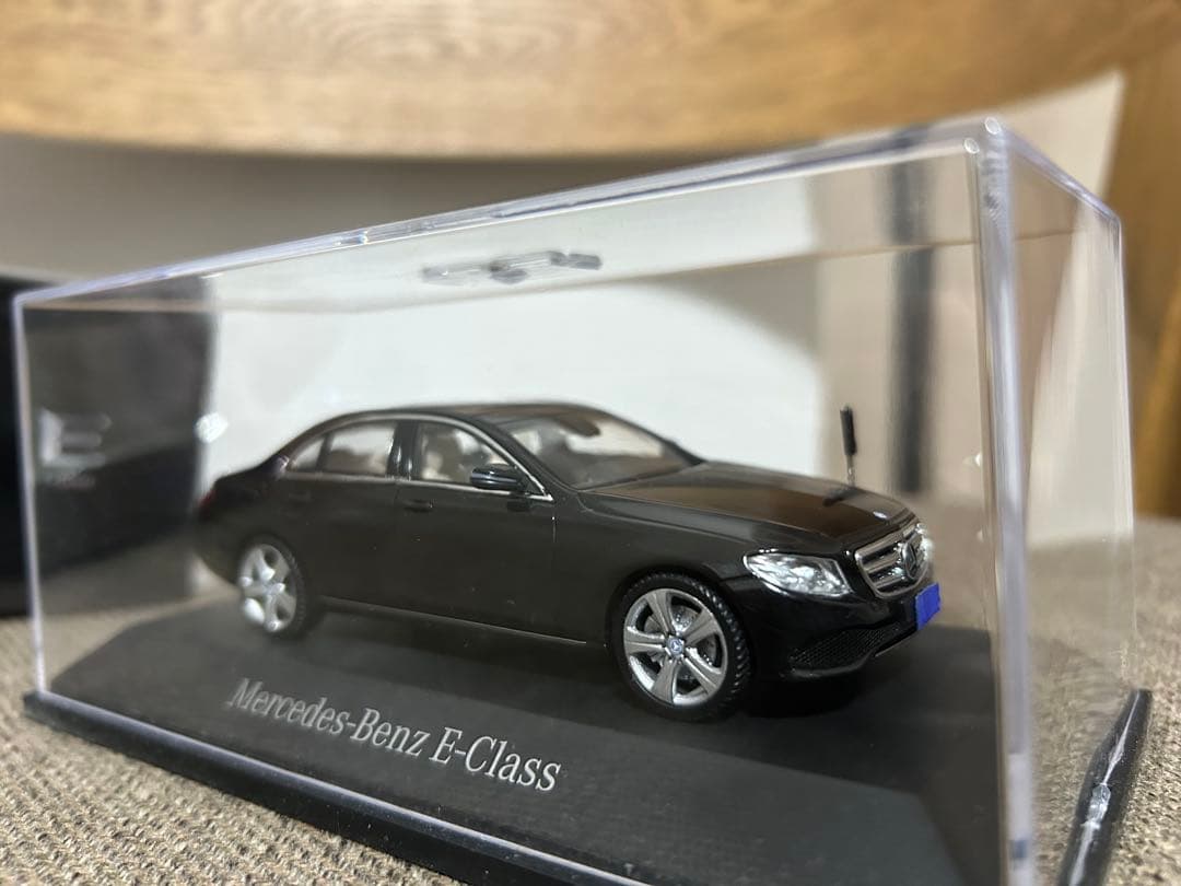 メルセデスベンツ Eクラス 1/43 W213 外交官仕様　カスタム品