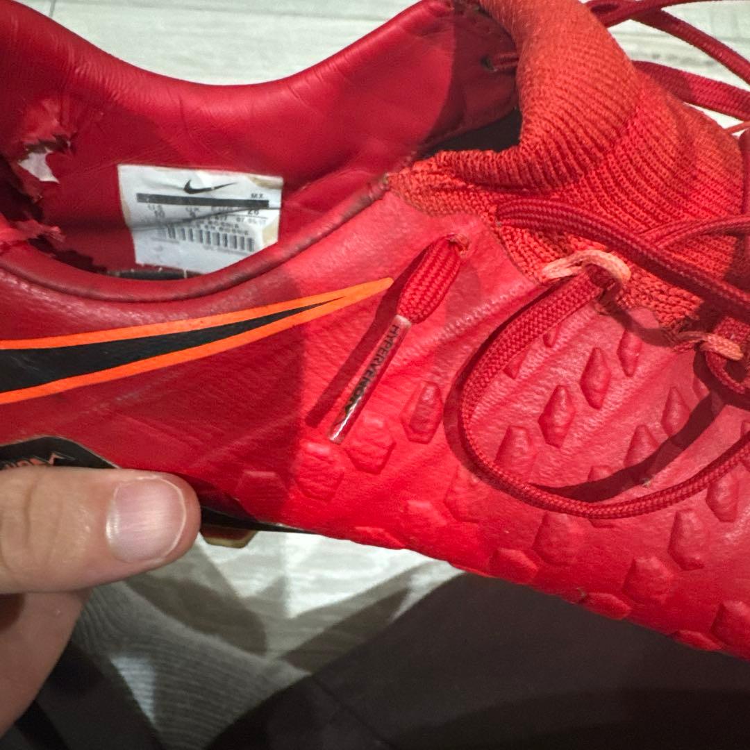 Nike サッカースパイク ハイパーヴェノム