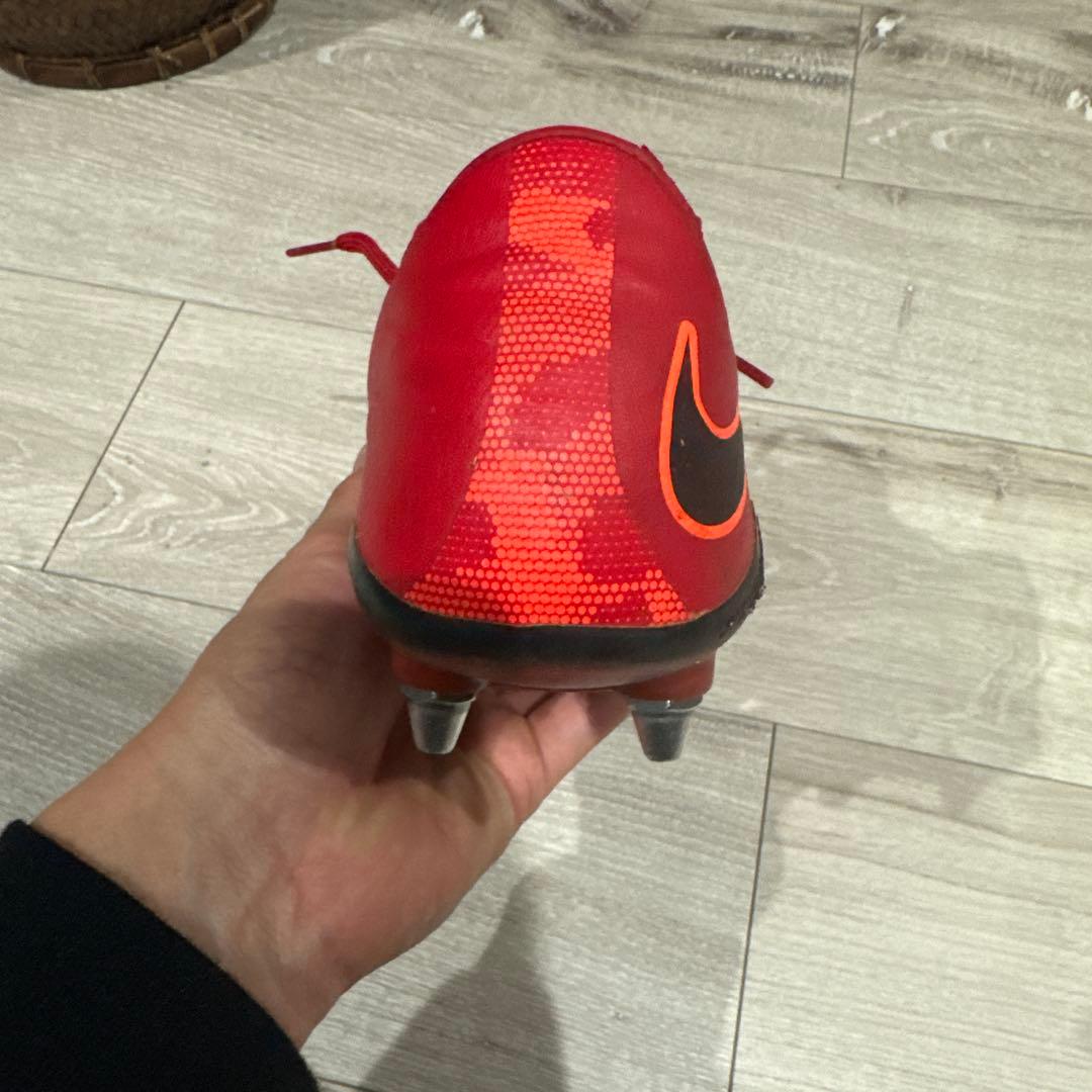 Nike サッカースパイク ハイパーヴェノム