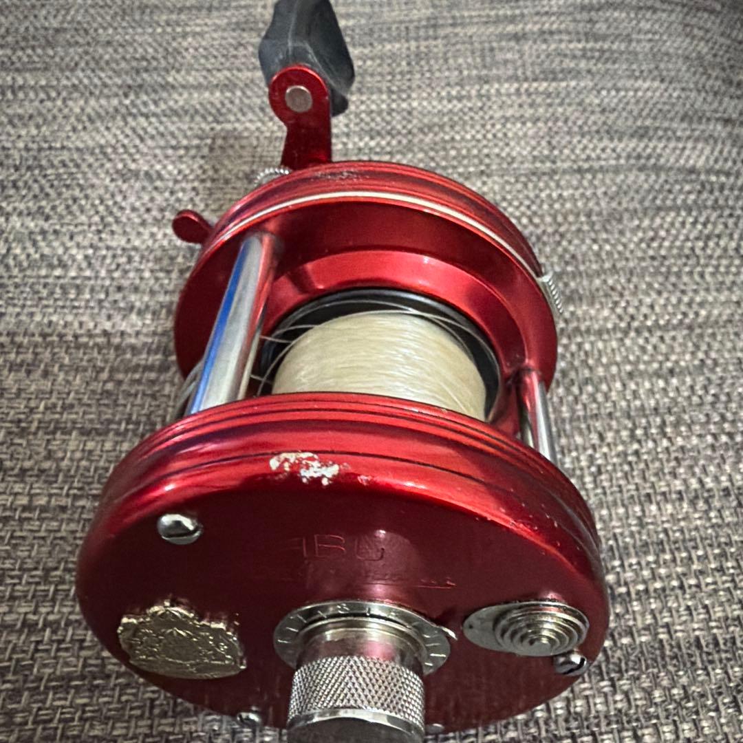 ABU アンバサダー5000ベイトリール レッド