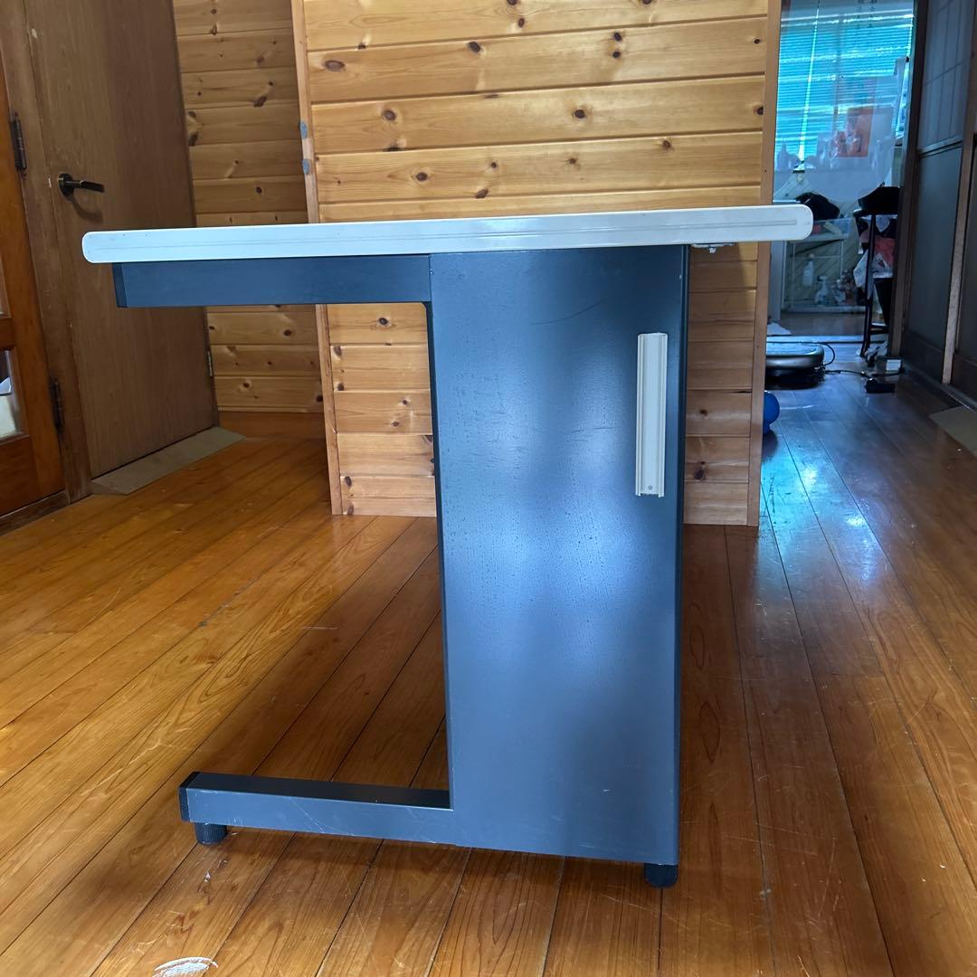 PLUS事務机　￼ J0IA331 RY-T147 WS