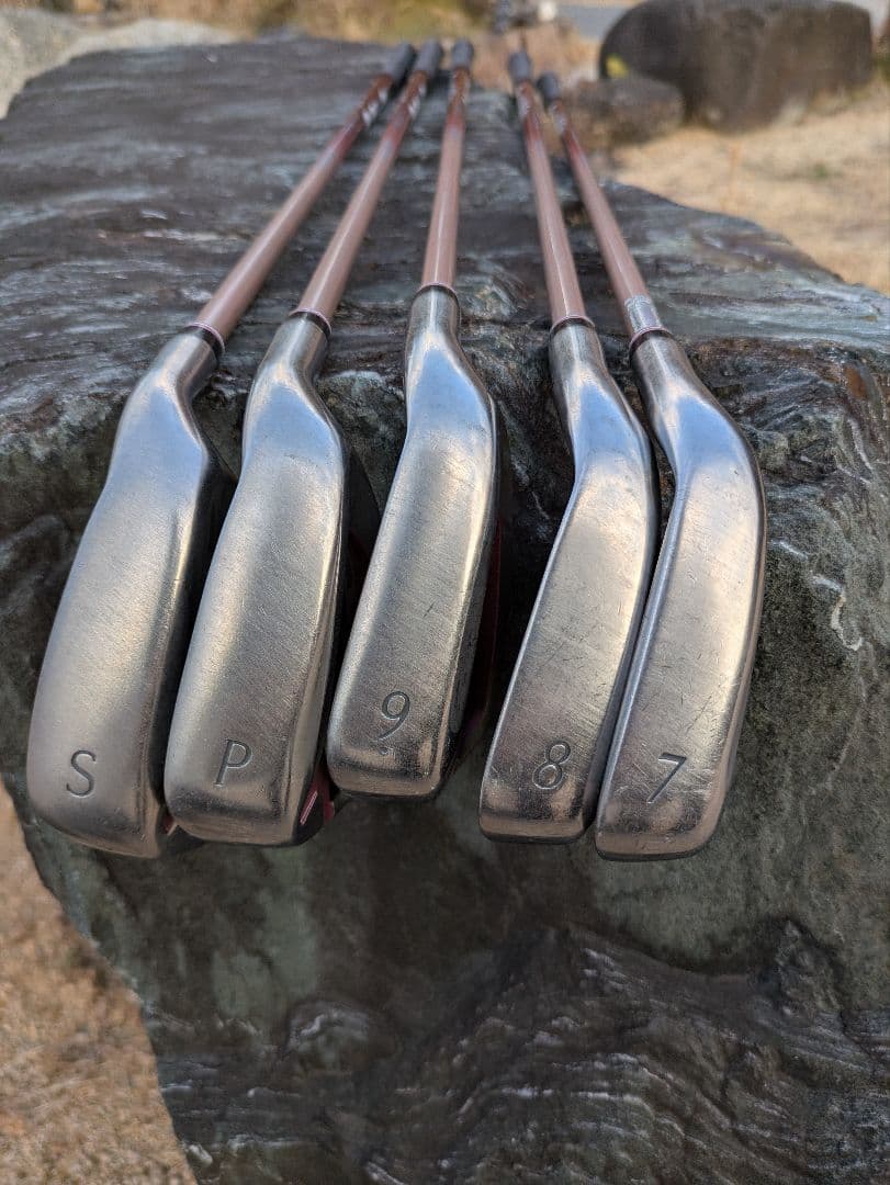 レディースゼクシオ12アイアン5本ボルドー