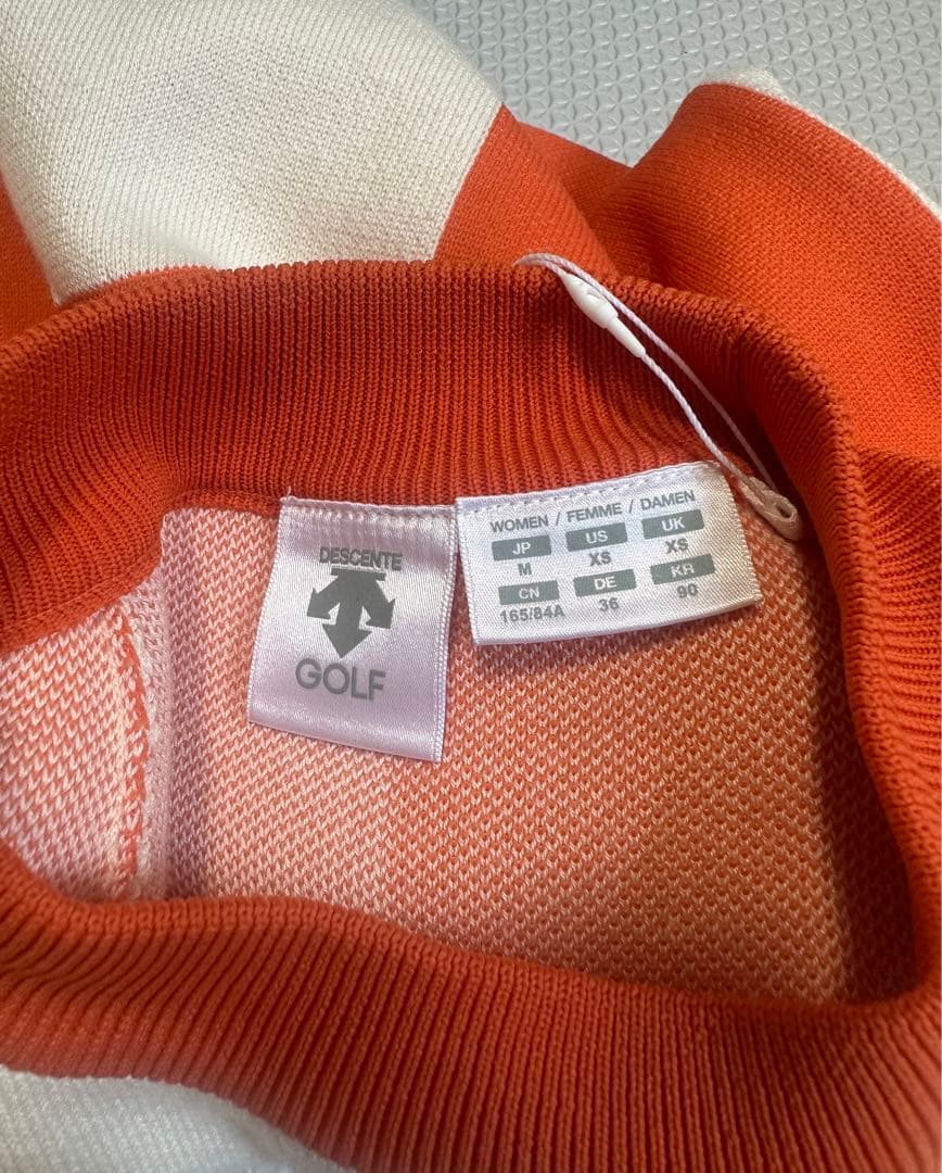 【新品、タグ付き】デサントDESCENTE 上下セット　セーター、スカートセット