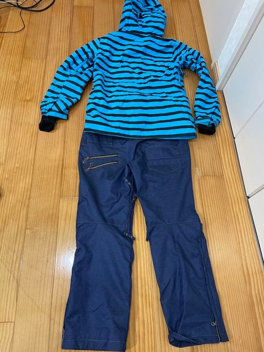 本日限定値下げ！ エスケープ SCAPE スノーボードウェア セット　上下